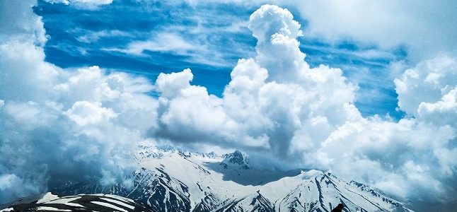 WHAT IS MINDFULNESS? WHAT IS MINDFULNESS?
